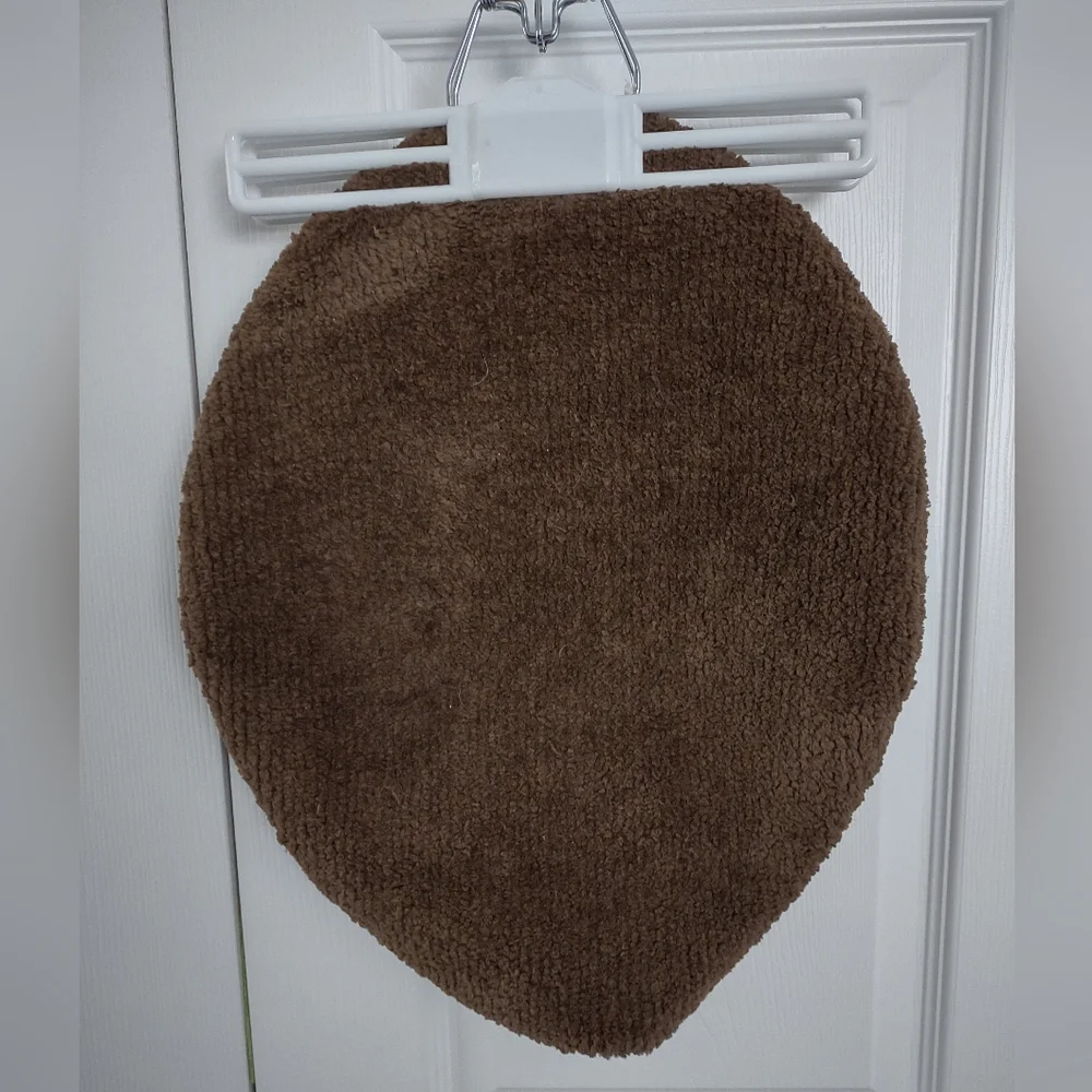 Bathroom Mats & Toilet Lids Covers Various Colors LOT OF 4